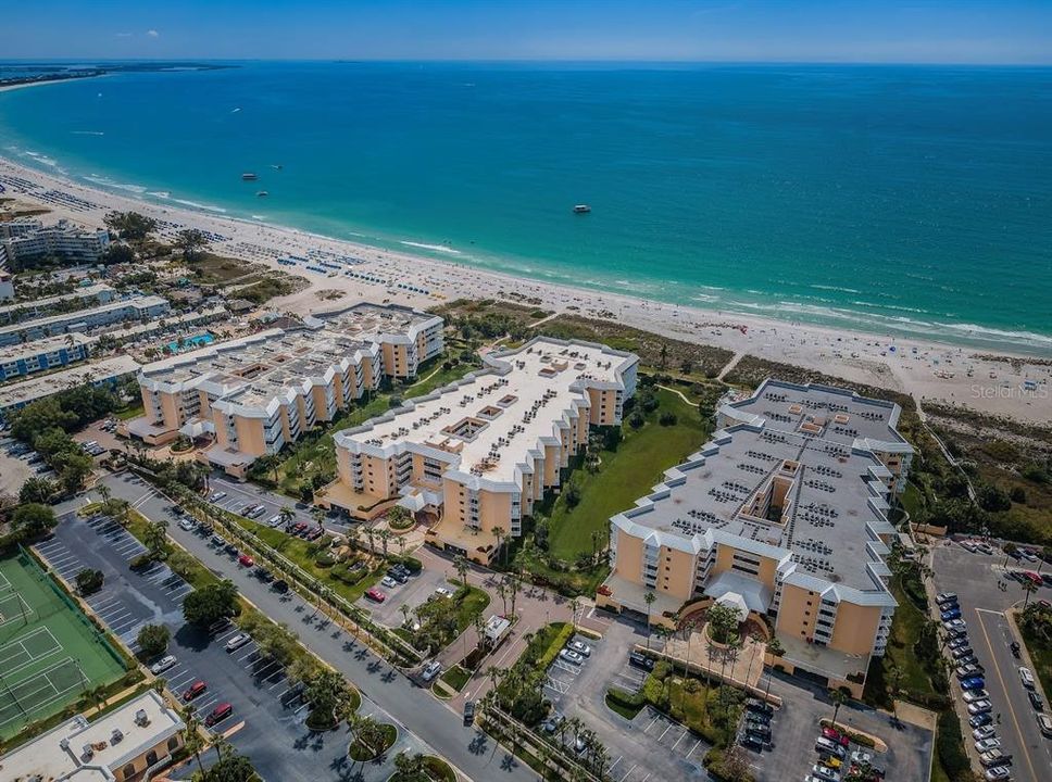For Sale: $709,900 (2 beds, 2 baths, 1470 Square Feet)