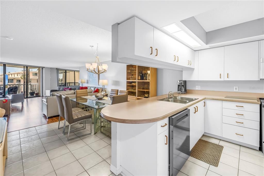 For Sale: $709,900 (2 beds, 2 baths, 1470 Square Feet)