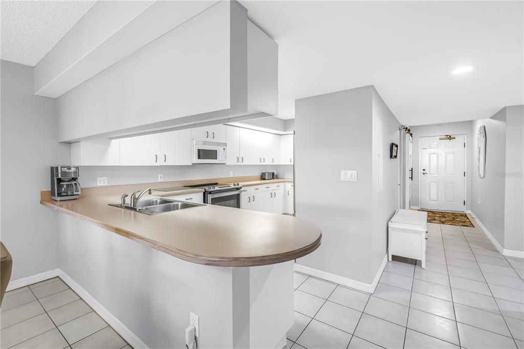 For Sale: $709,900 (2 beds, 2 baths, 1470 Square Feet)