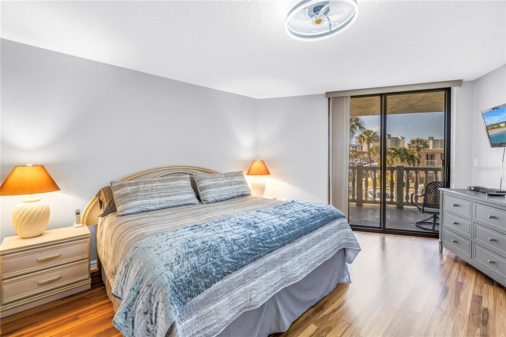 For Sale: $709,900 (2 beds, 2 baths, 1470 Square Feet)