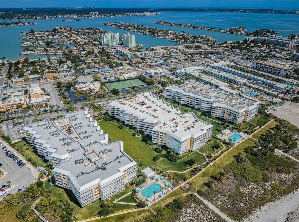 For Sale: $709,900 (2 beds, 2 baths, 1470 Square Feet)