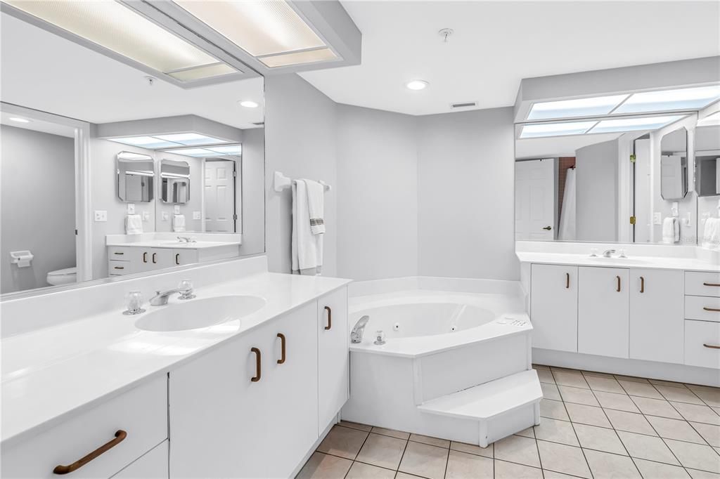 For Sale: $709,900 (2 beds, 2 baths, 1470 Square Feet)