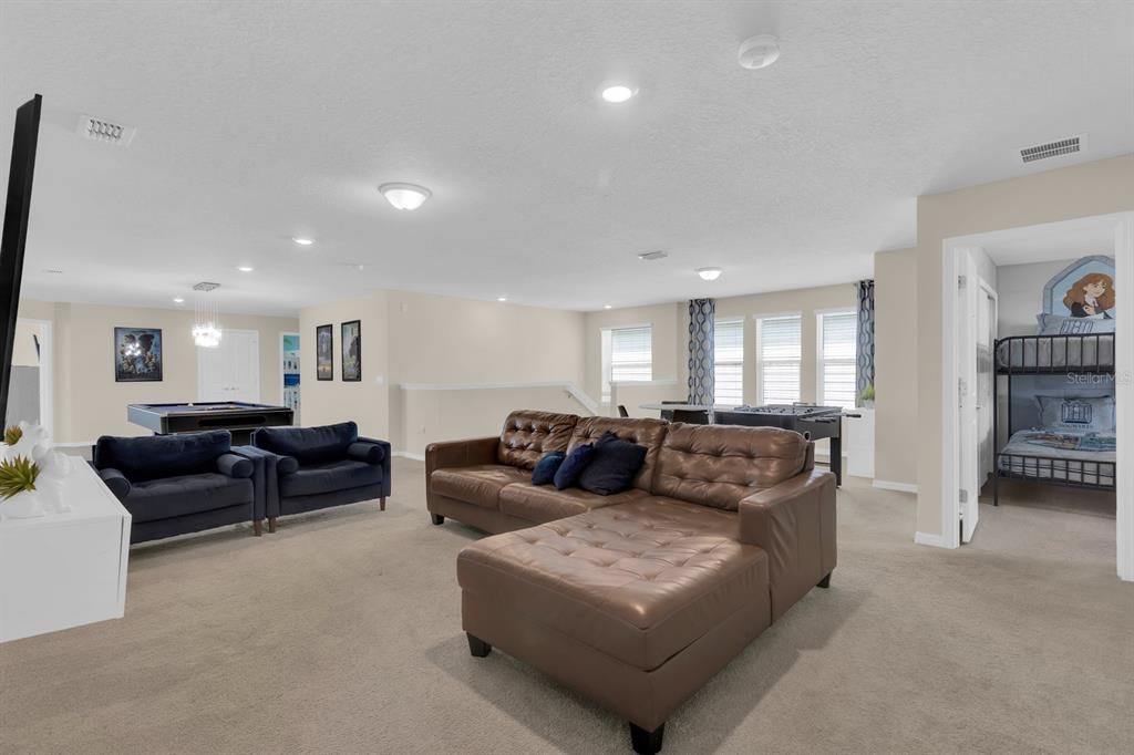 For Sale: $750,000 (9 beds, 6 baths, 4399 Square Feet)