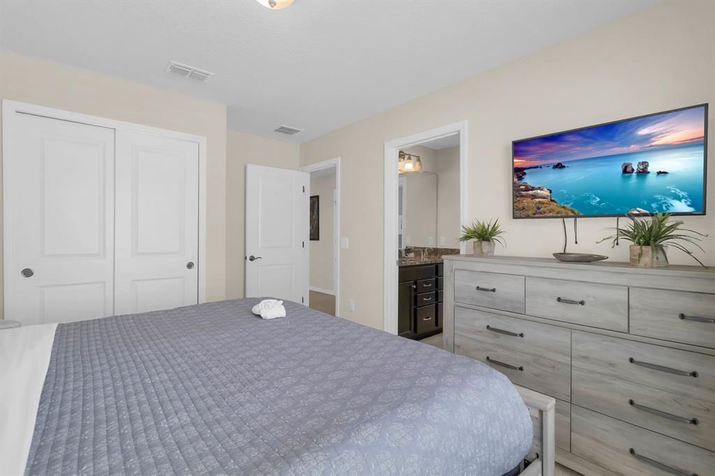 For Sale: $750,000 (9 beds, 6 baths, 4399 Square Feet)