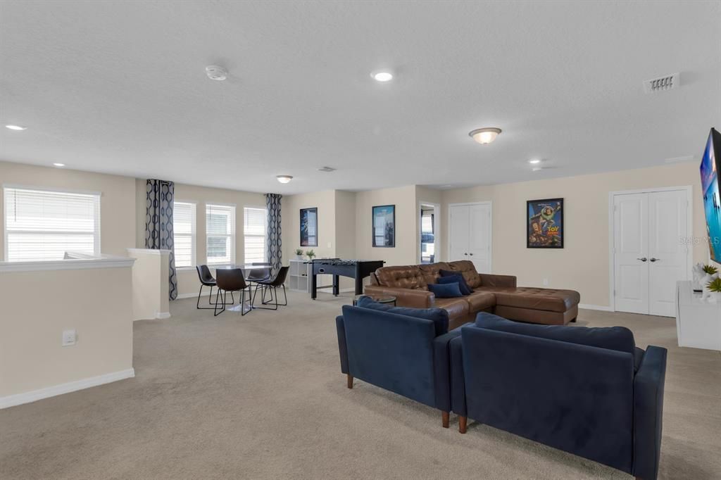 For Sale: $750,000 (9 beds, 6 baths, 4399 Square Feet)