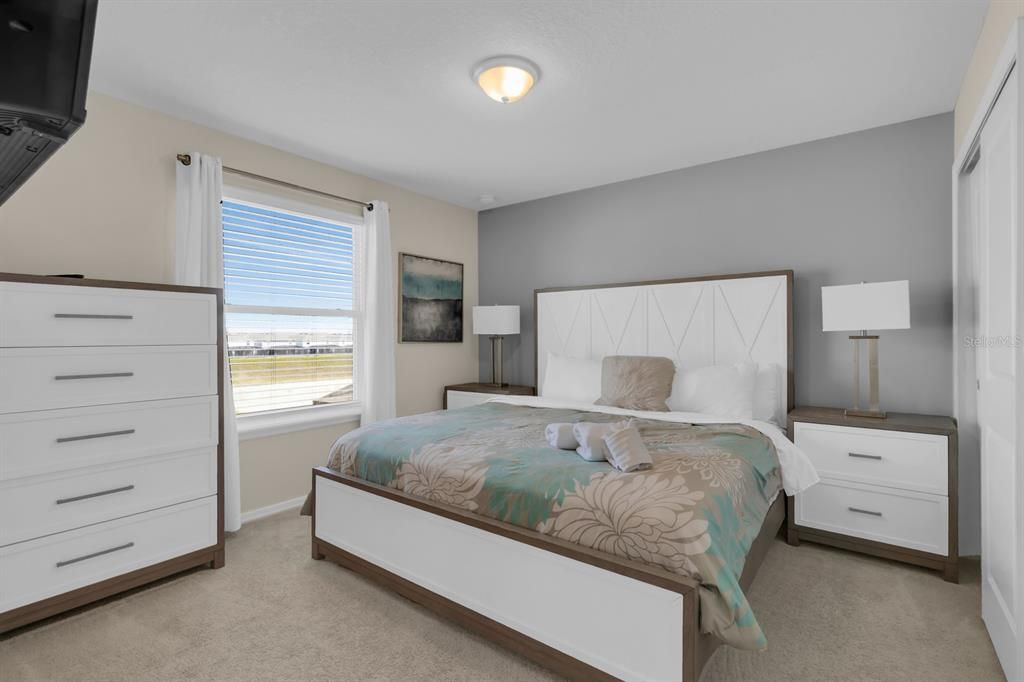 For Sale: $750,000 (9 beds, 6 baths, 4399 Square Feet)