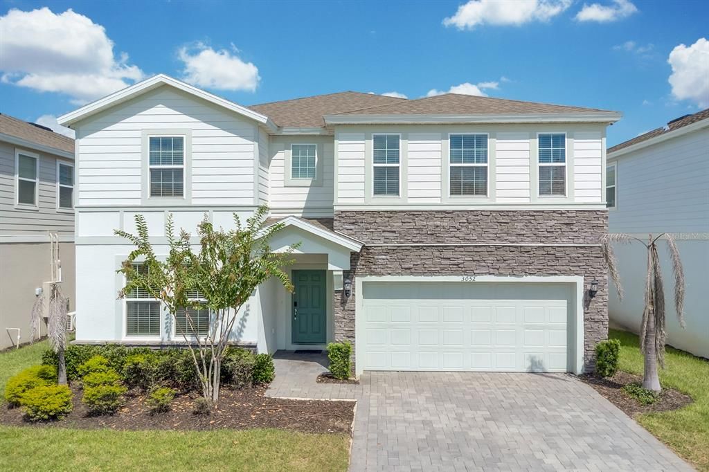 For Sale: $750,000 (9 beds, 6 baths, 4399 Square Feet)
