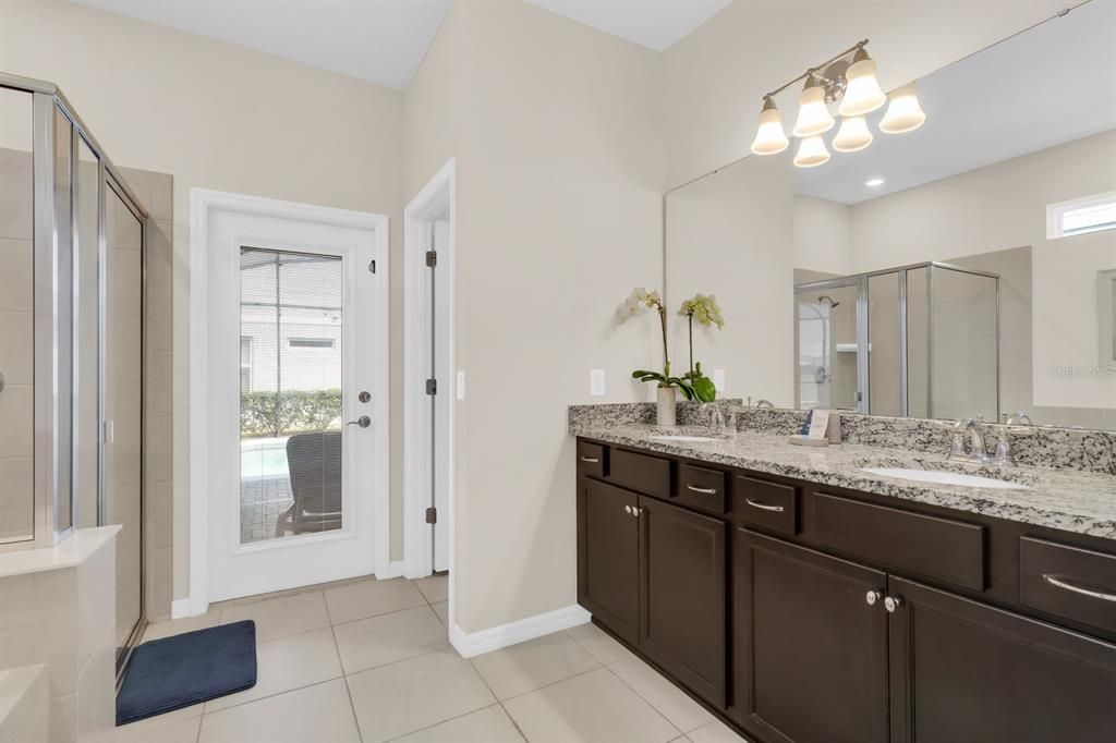 For Sale: $750,000 (9 beds, 6 baths, 4399 Square Feet)
