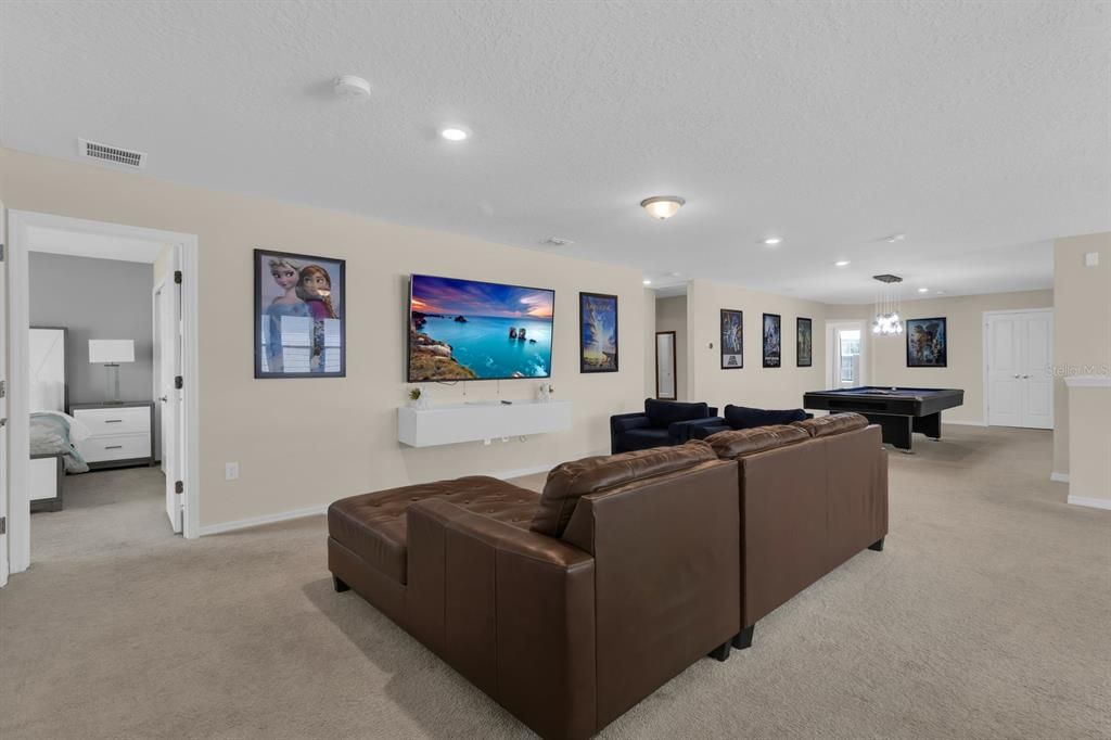 For Sale: $750,000 (9 beds, 6 baths, 4399 Square Feet)