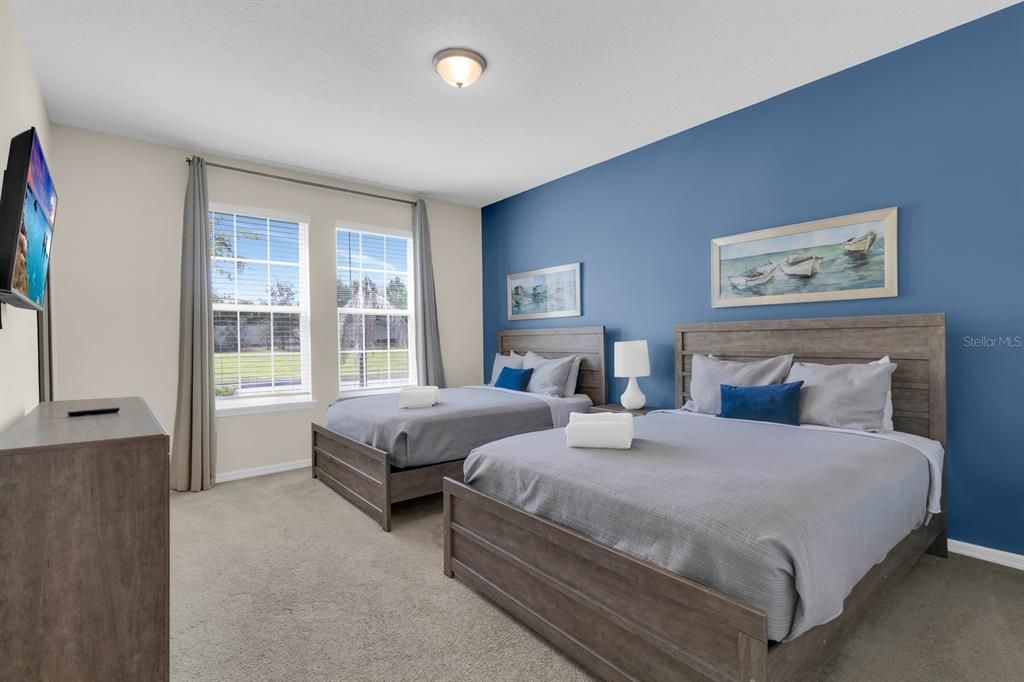 For Sale: $750,000 (9 beds, 6 baths, 4399 Square Feet)
