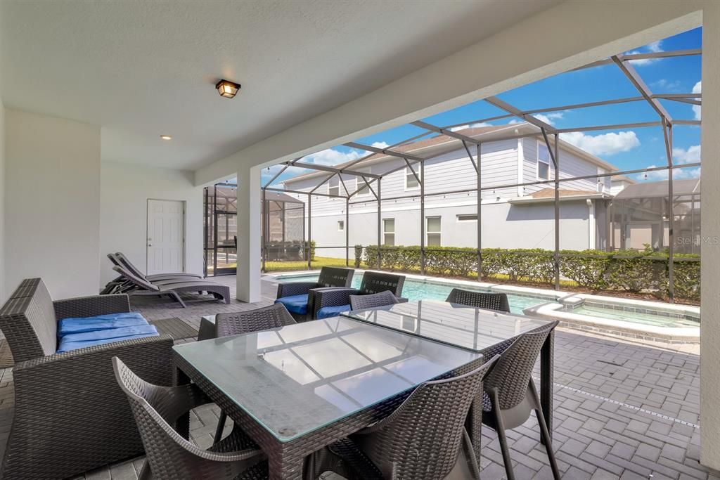 For Sale: $750,000 (9 beds, 6 baths, 4399 Square Feet)