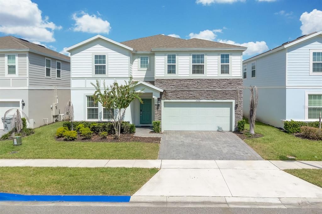 For Sale: $750,000 (9 beds, 6 baths, 4399 Square Feet)