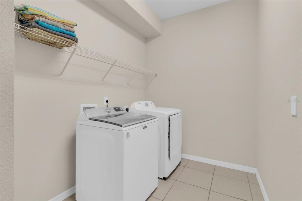 For Sale: $750,000 (9 beds, 6 baths, 4399 Square Feet)