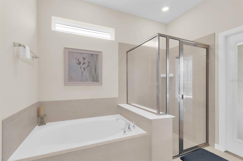 For Sale: $750,000 (9 beds, 6 baths, 4399 Square Feet)