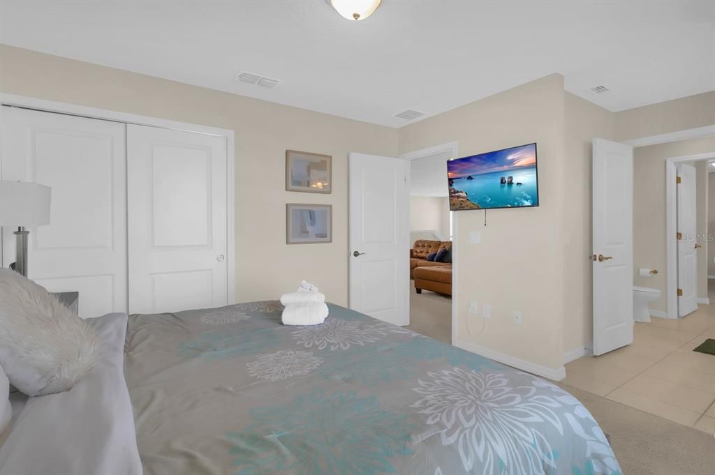 For Sale: $750,000 (9 beds, 6 baths, 4399 Square Feet)