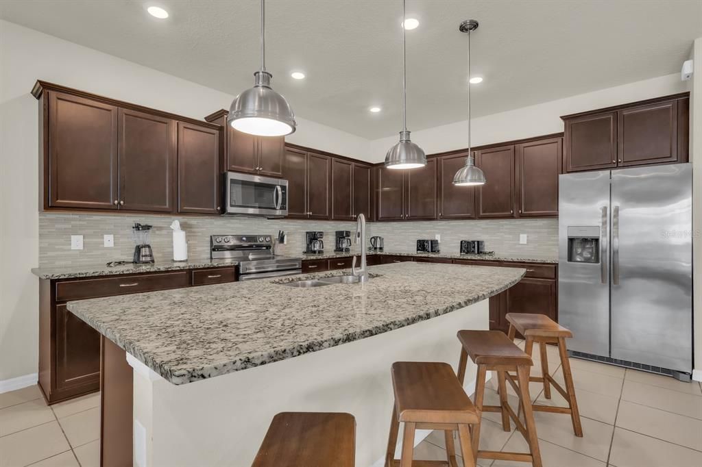 For Sale: $750,000 (9 beds, 6 baths, 4399 Square Feet)