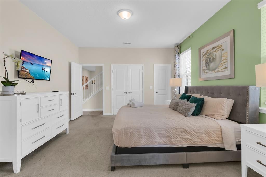 For Sale: $750,000 (9 beds, 6 baths, 4399 Square Feet)