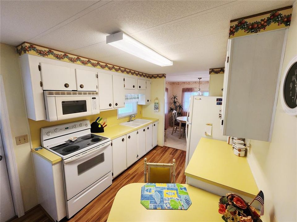 For Sale: $129,000 (2 beds, 2 baths, 960 Square Feet)