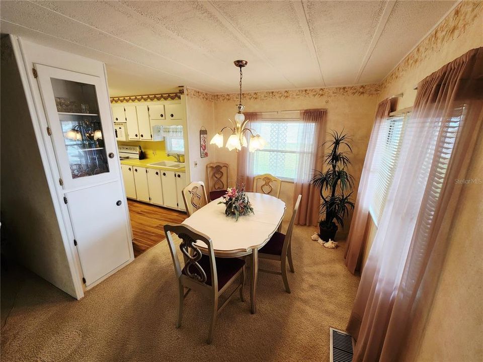 For Sale: $129,000 (2 beds, 2 baths, 960 Square Feet)