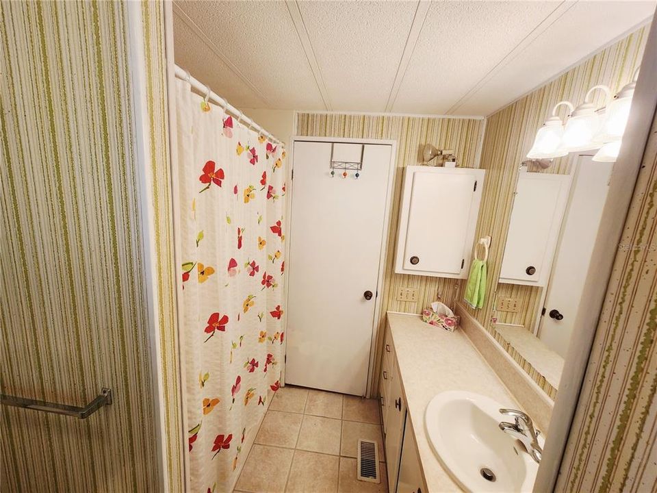 For Sale: $129,000 (2 beds, 2 baths, 960 Square Feet)