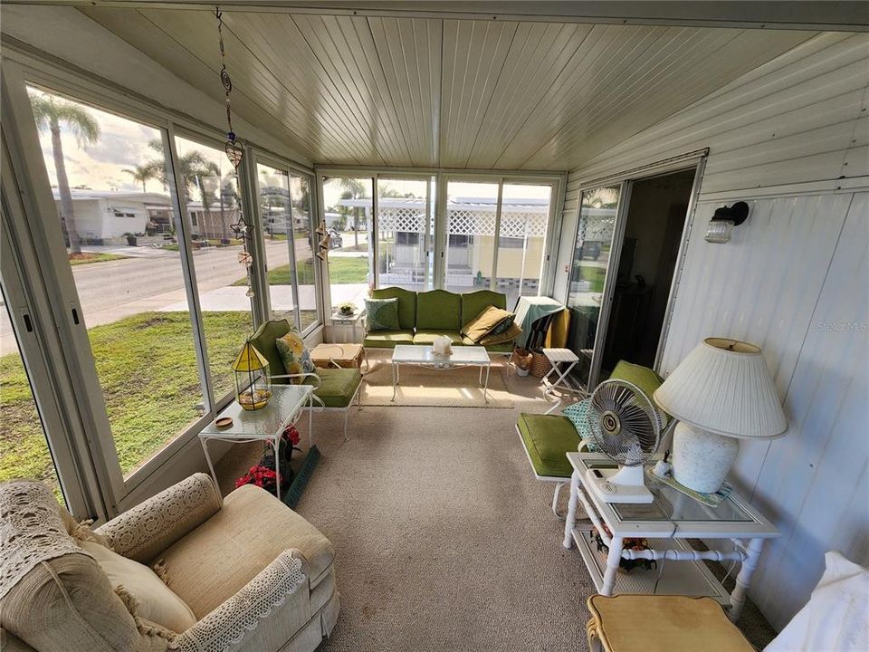 For Sale: $129,000 (2 beds, 2 baths, 960 Square Feet)