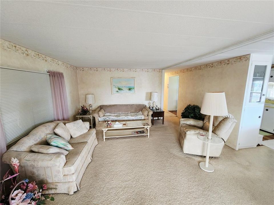 For Sale: $129,000 (2 beds, 2 baths, 960 Square Feet)