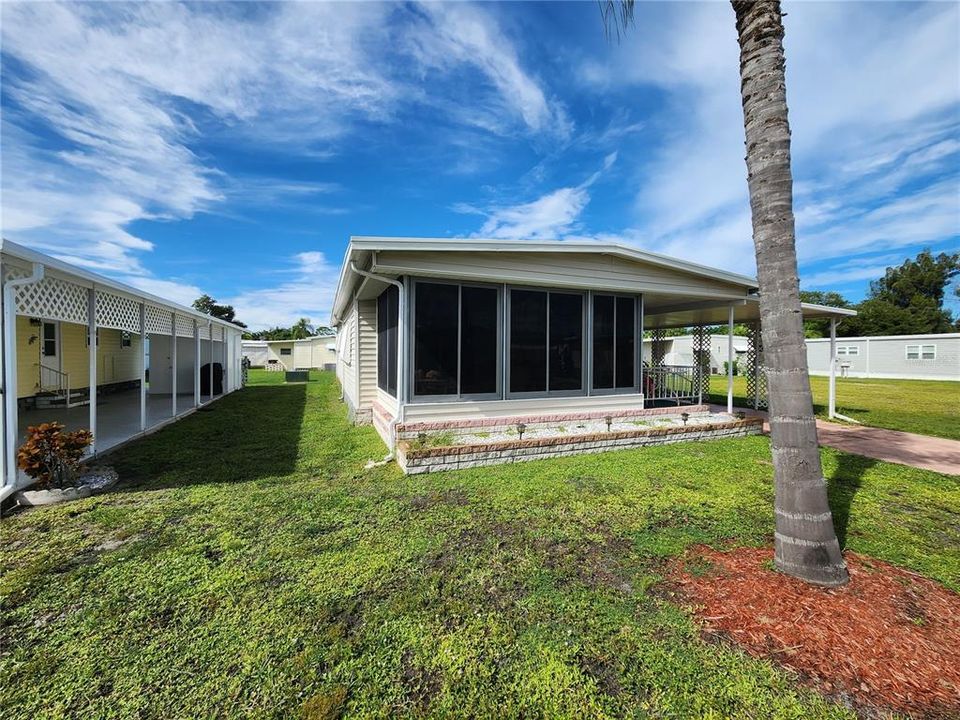 For Sale: $129,000 (2 beds, 2 baths, 960 Square Feet)
