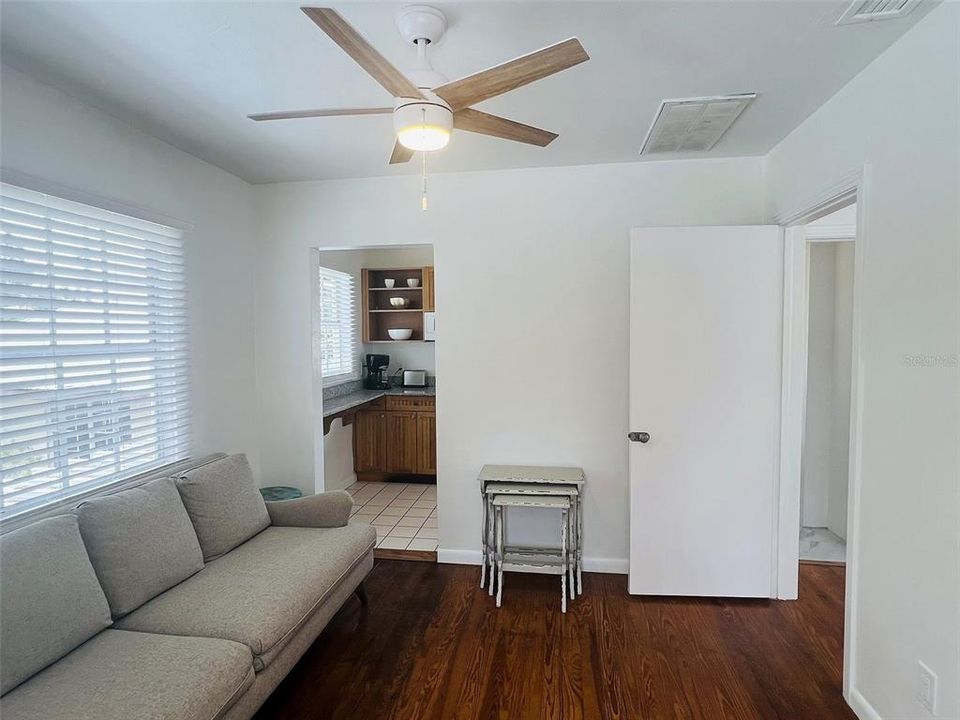 For Rent: $1,500 (1 beds, 1 baths, 399 Square Feet)