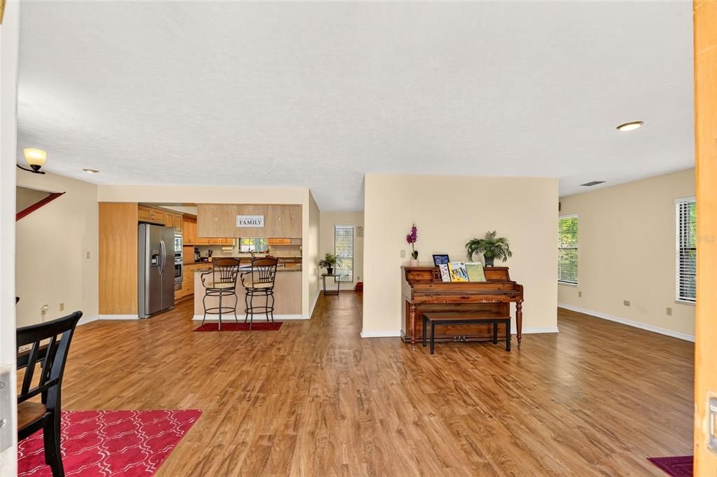 En Venta: $470,000 (4 camas, 3 baños, 3710 Pies cuadrados)