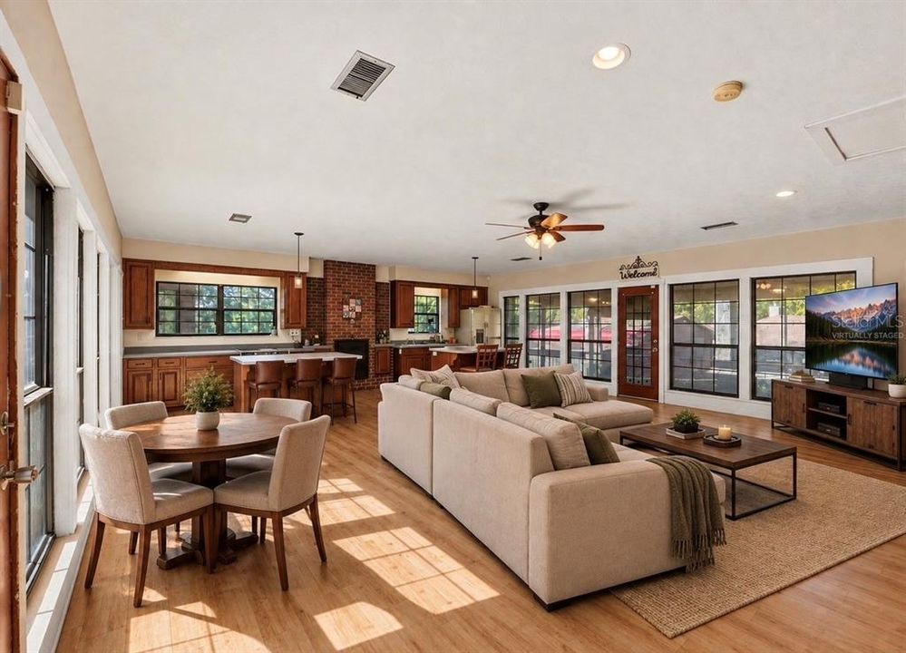 En Venta: $470,000 (4 camas, 3 baños, 3710 Pies cuadrados)