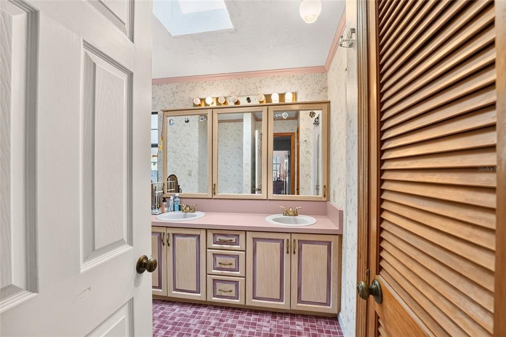 En Venta: $470,000 (4 camas, 3 baños, 3710 Pies cuadrados)