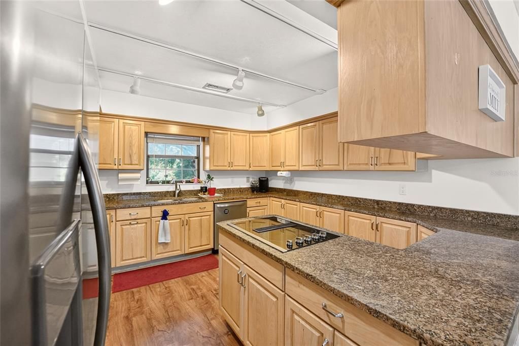 En Venta: $470,000 (4 camas, 3 baños, 3710 Pies cuadrados)