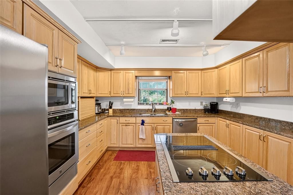 En Venta: $470,000 (4 camas, 3 baños, 3710 Pies cuadrados)