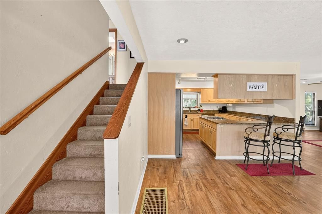 En Venta: $470,000 (4 camas, 3 baños, 3710 Pies cuadrados)