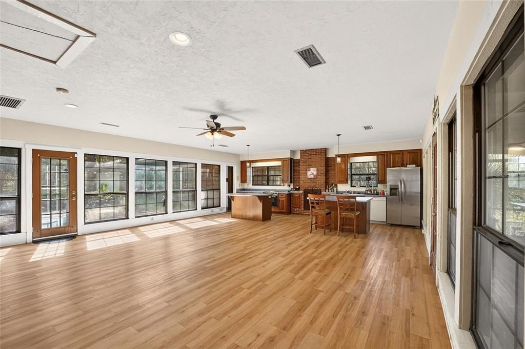 En Venta: $470,000 (4 camas, 3 baños, 3710 Pies cuadrados)