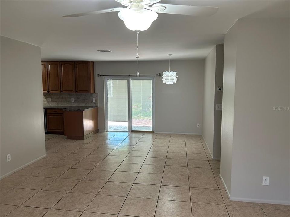 En Renta: $2,995 (3 camas, 2 baños, 1250 Pies cuadrados)