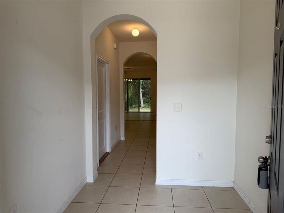 For Rent: $2,100 (3 beds, 2 baths, 1707 Square Feet)