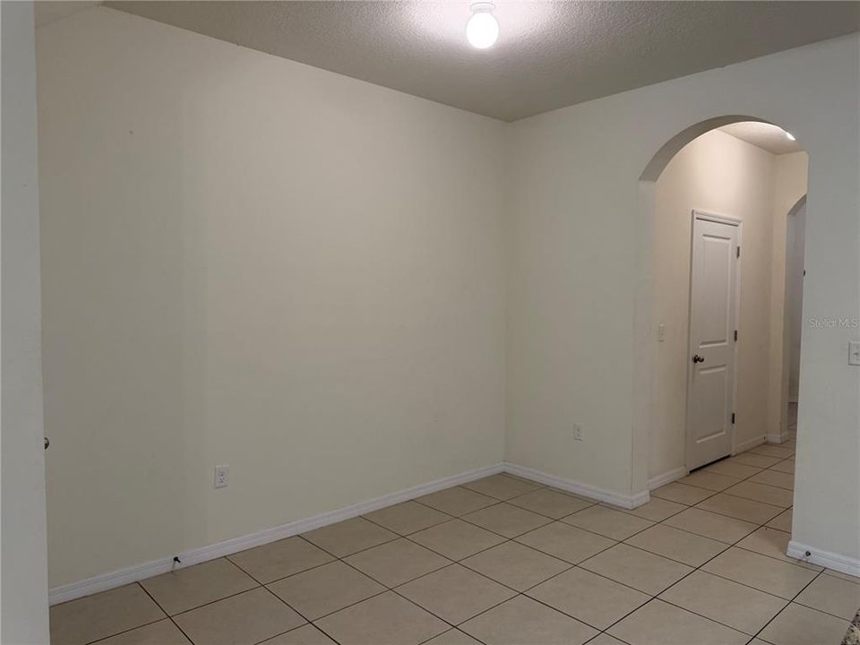 For Rent: $2,100 (3 beds, 2 baths, 1707 Square Feet)