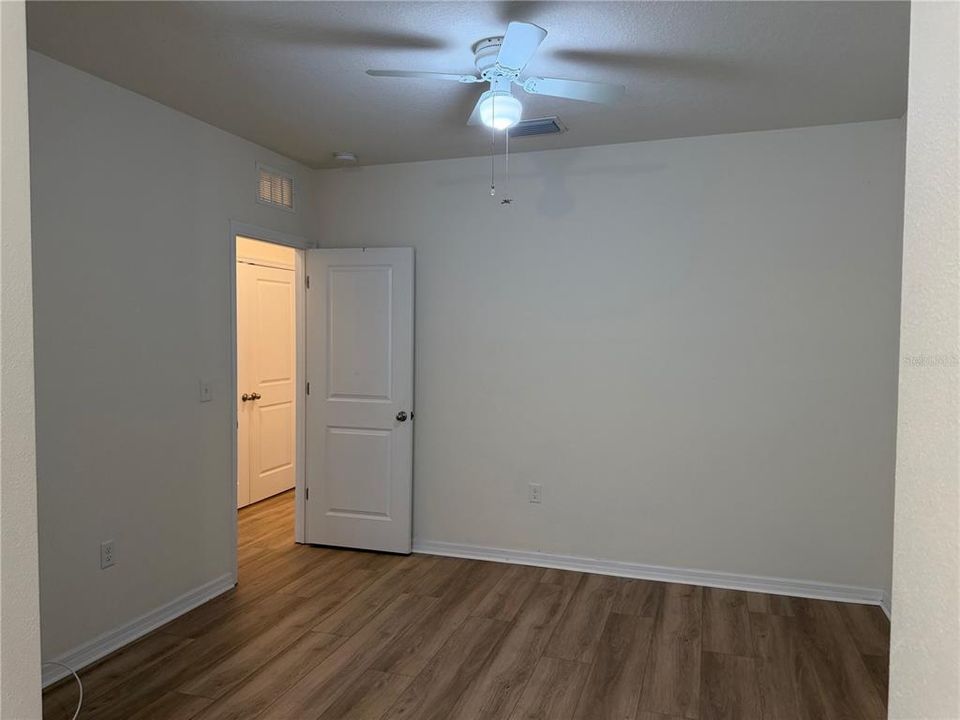 For Rent: $2,100 (3 beds, 2 baths, 1707 Square Feet)