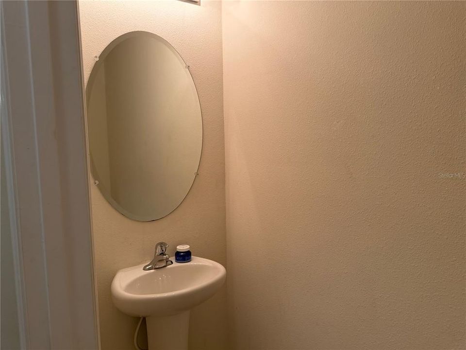 For Rent: $2,100 (3 beds, 2 baths, 1707 Square Feet)