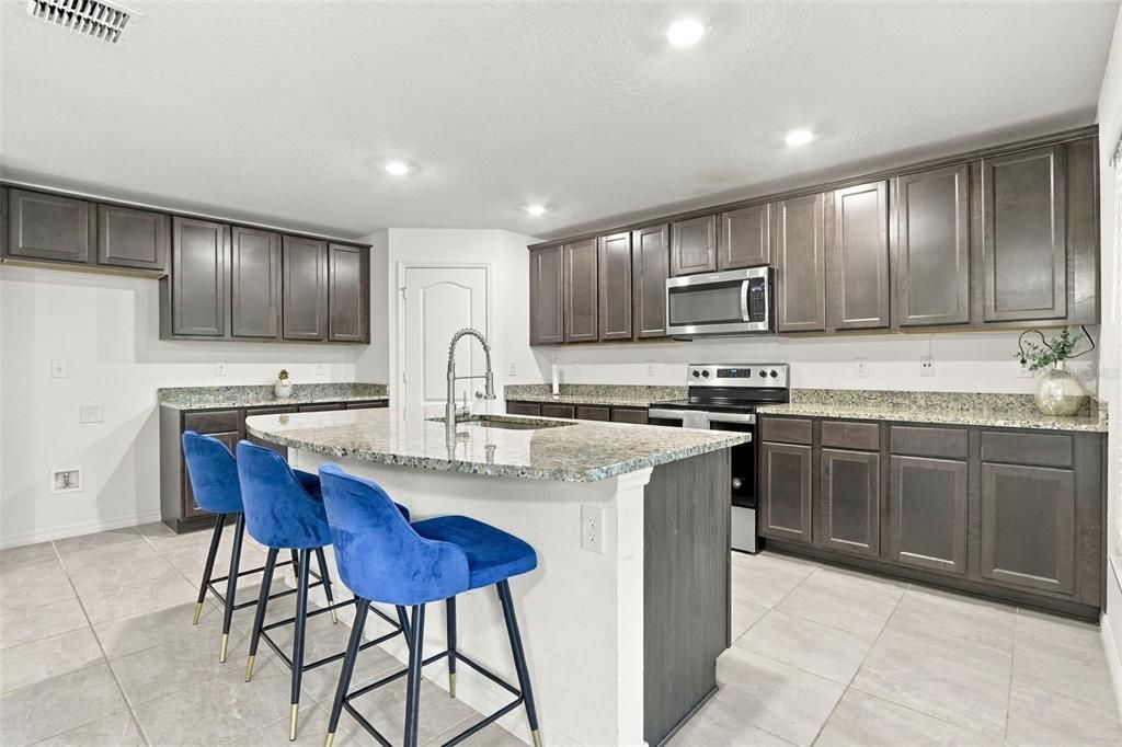For Sale: $350,000 (5 beds, 3 baths, 1983 Square Feet)