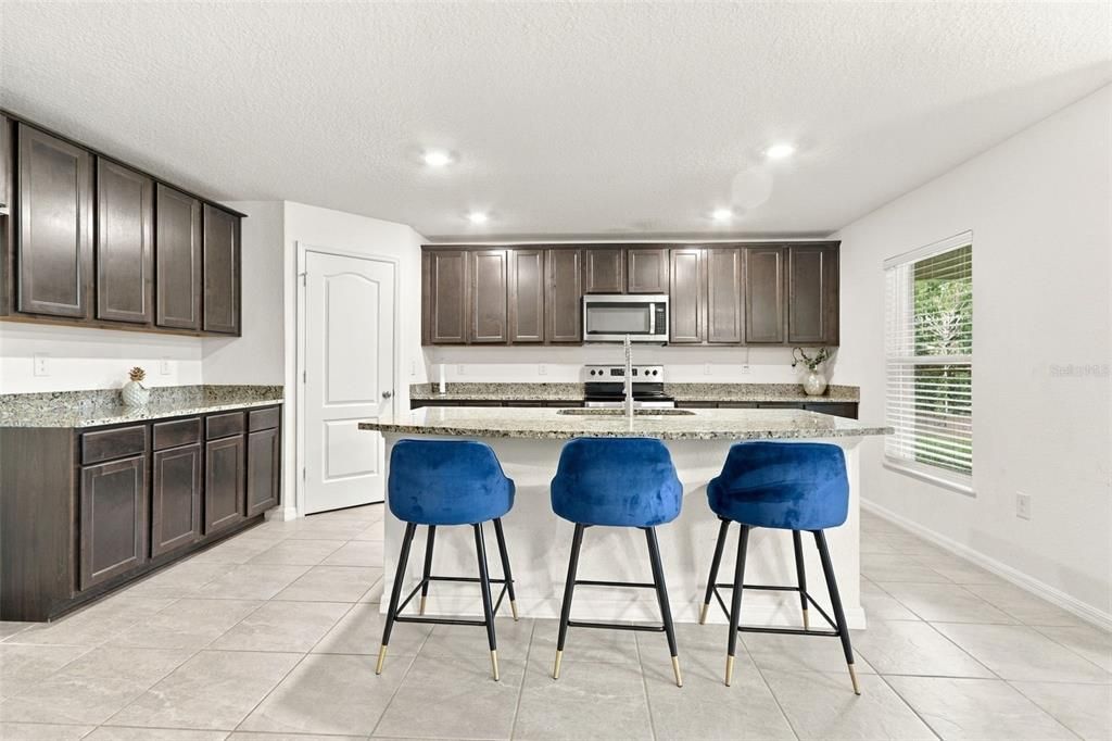 For Sale: $350,000 (5 beds, 3 baths, 1983 Square Feet)