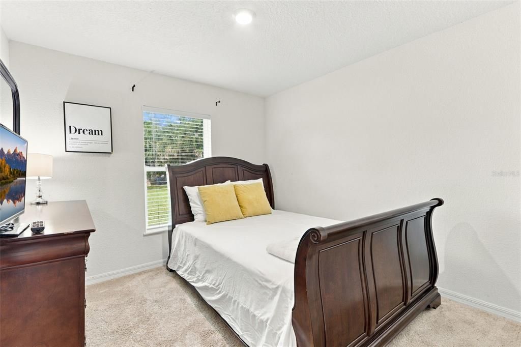 For Sale: $350,000 (5 beds, 3 baths, 1983 Square Feet)