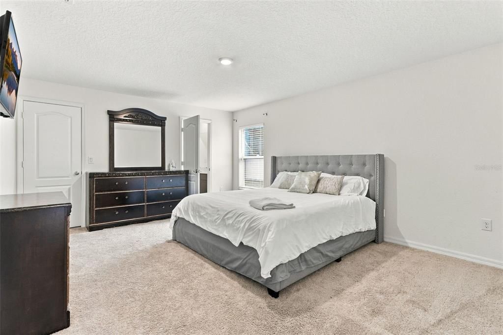 For Sale: $350,000 (5 beds, 3 baths, 1983 Square Feet)