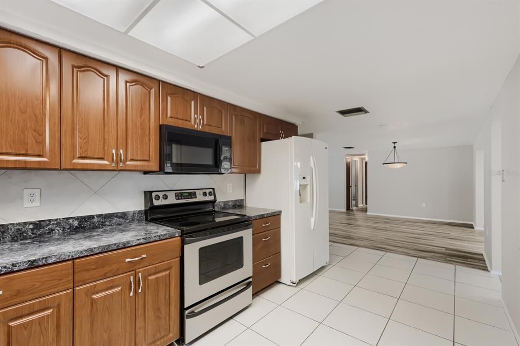 For Sale: $240,000 (3 beds, 2 baths, 1444 Square Feet)