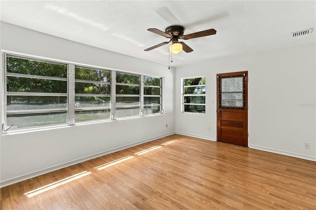 For Sale: $685,000 (3 beds, 2 baths, 1747 Square Feet)