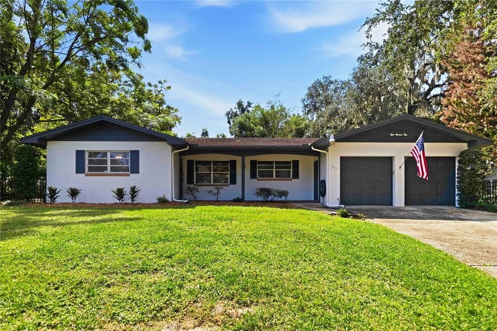 For Sale: $685,000 (3 beds, 2 baths, 1747 Square Feet)