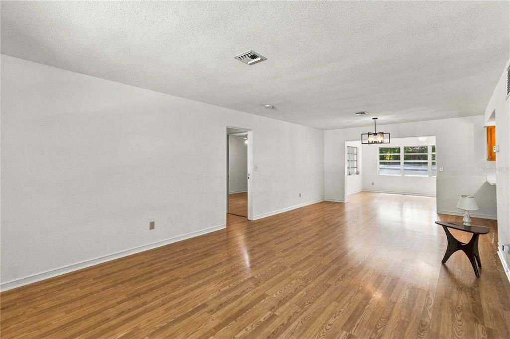 For Sale: $685,000 (3 beds, 2 baths, 1747 Square Feet)