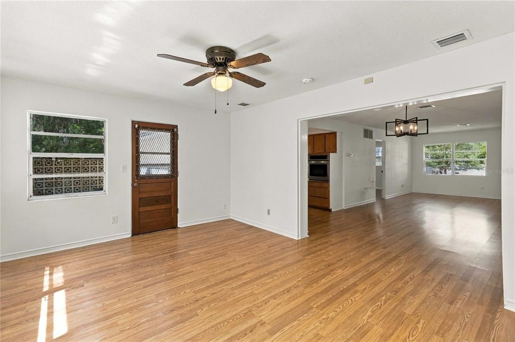 For Sale: $685,000 (3 beds, 2 baths, 1747 Square Feet)