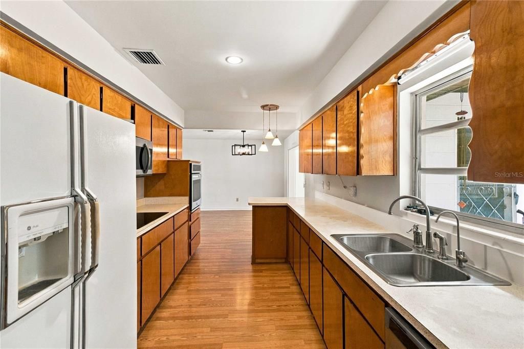 For Sale: $685,000 (3 beds, 2 baths, 1747 Square Feet)